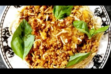 How to cook Spaghetti bolognese ( Italian food ) restaurant Style at home | By Meena Dhesi & Jasmin