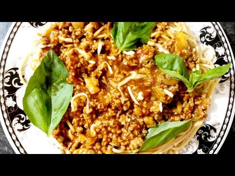 How to cook Spaghetti bolognese ( Italian food ) restaurant Style at home | By Meena Dhesi & Jasmin How to cook Spaghetti bolognese ( Italian food ) restaurant Style at home | By Meena Dhesi & Jasmin