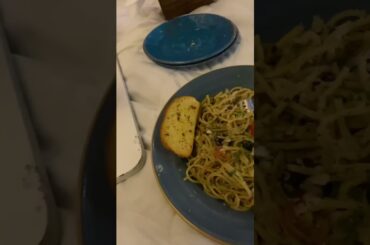 Spaghetti Aglio e Olio ll Italian dish ll Pasta ll #food #shorts #italianfood#pasta#vlog