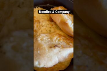 Noodles & Company. #lunch #italian #thai #food #roadtrip #maryland #noodles #garlicbread #travel