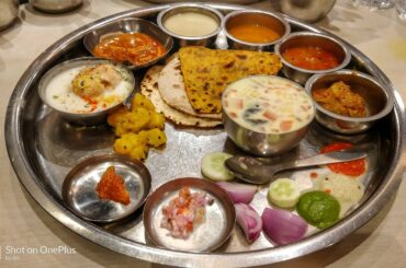 Unlimited Veg Thali for Rs 140 Only at Chetna Dining Hall | Nashik Food Tour