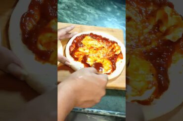 Domino's jaisa pizza ghar pe easily banaye| #shorts #pizza #dominospizza #pizzarecipe #italianfood