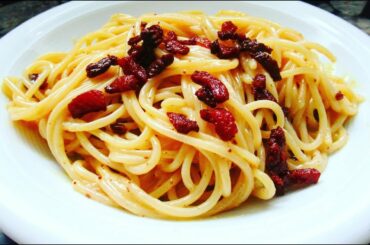 SPAGHETTI CARBONARA original recipe made in Italy with crispy guanciale #carbonara