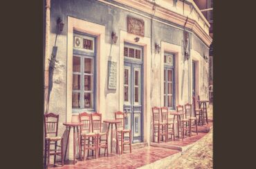 Quiet Backdrops for Exclusive Dining