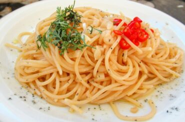 SPAGHETTI AGLIO OLIO E PEPERONCINO - Made in  Italy #spaghettiaglioolio