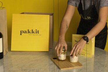 The white pack. Pakkit, from Italy with love