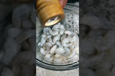 White Wine Garlic Butter Shrimp Linguine