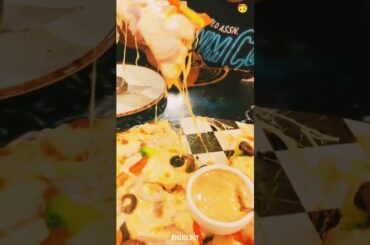 Cheese Load Pizza | Bhojology | The Food Workshop , Kamla Nagar , Delhi | #Bhojology #KushagraMittal