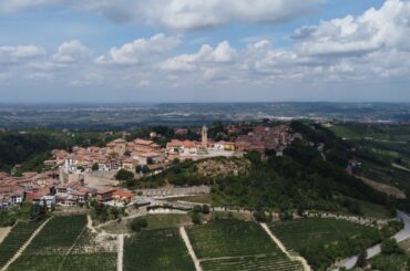 #Wine town La Morra in #Piemont - #Italy // Beautiful #view over the #Hills of #Barolo // theTechtwo