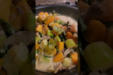 ITALIAN GREEN, YELLOW SQUASH AND LONG BEANS COOK IN A COCONUT MILK #short#delish #tinaycreationusa