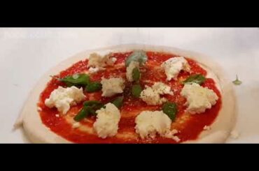 1st Pizza which Italian make in the World Simple and Delicious Pizza Margherita