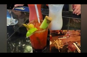 We're here in Italian restaurant eating bigger burgers with fruit juice..#italianfood #burger