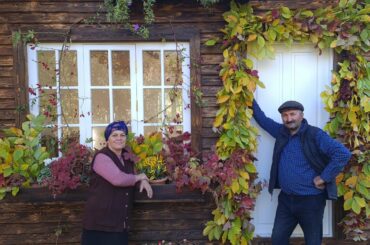 We Decorating our Country House with Autumn Leaves and Cooking Braciole with Pasta