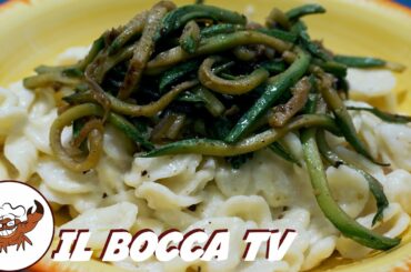 776 - Orecchiette con formaggio ovocaprino, zucchine e cipolle..e poi me ne sto in panciolle!