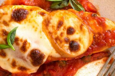CHICKEN PIZZAIOLA WITH SMOKED SCAMORZA CHEESE