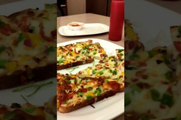 Cheezy Bread Pizaa cheesiest Bread #Food #Foodporn #cheese #shorts