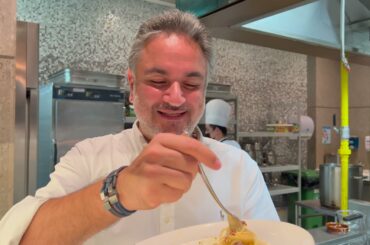 Spaghetti Carbonara: The Real Traditional Italian One: How It's Made in Details