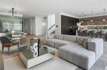 A $4,325,000 Resort-like Masterpiece in Los Angeles with elegant Italian finishes