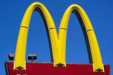 What restaurants are open Thanksgiving Starbucks McDonald's are but