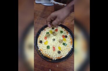 chicken farmhouse pizza#foodie#pizza #pizzalover #pizzatime #cheese#italianfood #pizzahut #delicious