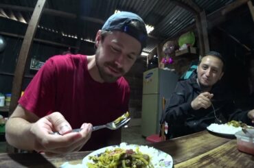 Eating lunch with a Family in Peru's slum (eye-opening)
