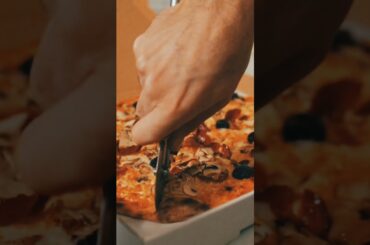 Pizza Love #shorts #food #foodlovers #pizza #pizzarecipe #pizzalover #pizzahut #party #chicken