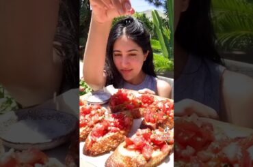 BRUSCHETTA@lindsayeatsla ..#italia#cookingwithgbemi#foodie #italianfood #bruschetta