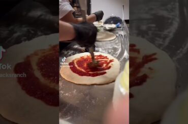 Neopolitan Pizza ready to be served #neopolitanpizza #italianfood #shorts