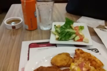 Jocelyn Italian food, first ever mukbang here at Shakeys Pizza resto.