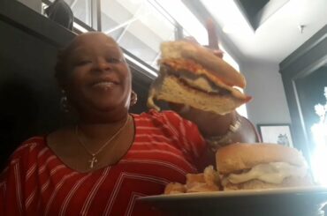 EATING SHOW AT SALVATORE SCALLOPINI !!! CHICKEN PARMESAN