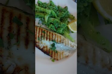 GRILLED FISH FILLET WITH BROCCOLI  | FILETTI DI BRANZINO ALLA GRIGLIA  #Italian food  #Shorts