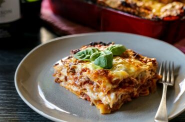 easy homemade beef lasagna, #beeflasagna #lasagne, a classic Italian dish, ultimate comfort food