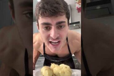 WHITE GIRLS AT ITALIAN RESTAURANTS BE LIKE