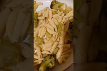 ITALIAN CUISINE CAVATELLI AND BROCCOLI WITH GARLIC SAUCE