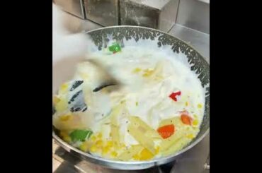 Alfredo pasta recipe #alfredopasta #pasta #alfredo #recipe #shorts #desimess #foodie #italian #food