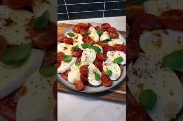 Easy italian recipe #Shorts #foodie #food #cooking #italian #tomat #cheese