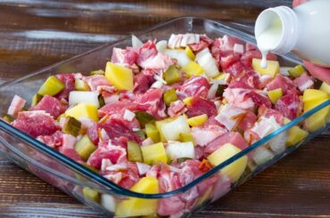 1 kilo of pork meat and yogurt! A delicious dinner for the loved ones