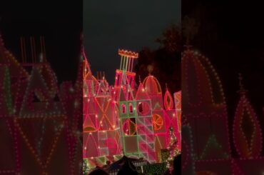 The Hidden Italian Flag on It’s A Small World Holiday #disneyland #itsasmallworld #christmas#disney