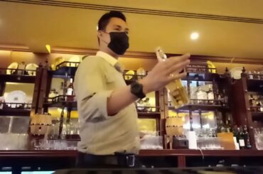 The Redlion Pub Doha // Bartender in the moves!