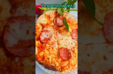 #pepperonipizza #pizza #Dominospizza #italianfood #Nadia #shortbeta