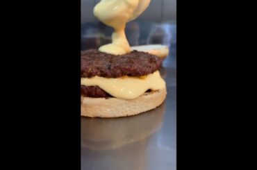 Burgers with mustard sauce #food #shorts #burger #cheeseburger #meat #beef #foodie