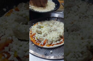 FAMOUS PIZZA | BUTTER CHICKEN | ITALIAN CUISINE |Hayday Cafe | #shorts #foodzaggy