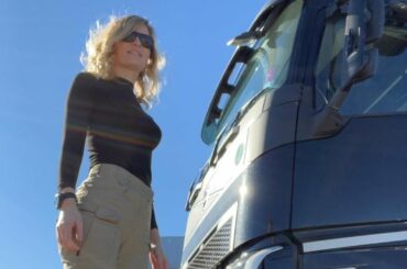 On the rush to Italy! #iwonablecharczyk #truckinggirl #trucker #ontheroad #onyourservice #myday