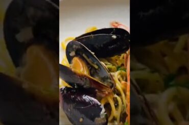 Seafood spaghetti #pastatime #pestopasta #linguine #pastalovers #pastamania #italianfood