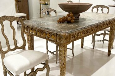 18c Italian Table with 2 Leaves