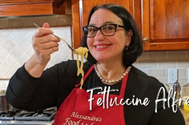 Authentic Italian Fettuccine Alfredo recipe (Italian Style) - Easy 10 minutes vegetarian recipe.