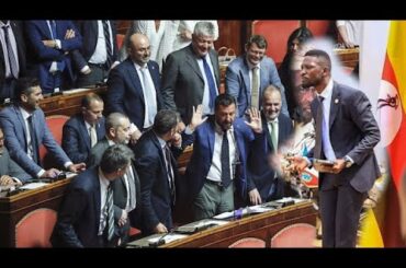 BOBI WINE AKIKOZE BANNA UGANDA BULIJJO KYEBALINDIRIDDE  AGUDDE MUBINTU ,ABA ITALY BAKIMUKOLEDDE