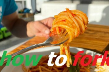 HOW TO EAT SPAGHETTI LIKE AN ITALIAN - 60 sec guide how to fork spaghetti