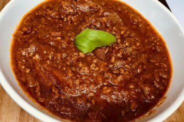 Ragu - Bolognese Sauce (Authentic Italian Recipe)