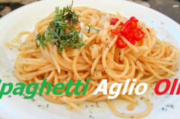 SPAGHETTI AGLIO OLIO homemade in Italy in 35 sec #shorts